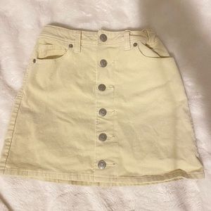 GIRLS CREAM BUTTON SKIRT! - size 8 in girls - like new - perfect condition